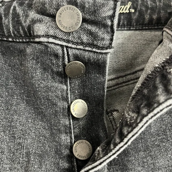 Universal Thread Mid Rise Jean Short - Picture 2 of 3